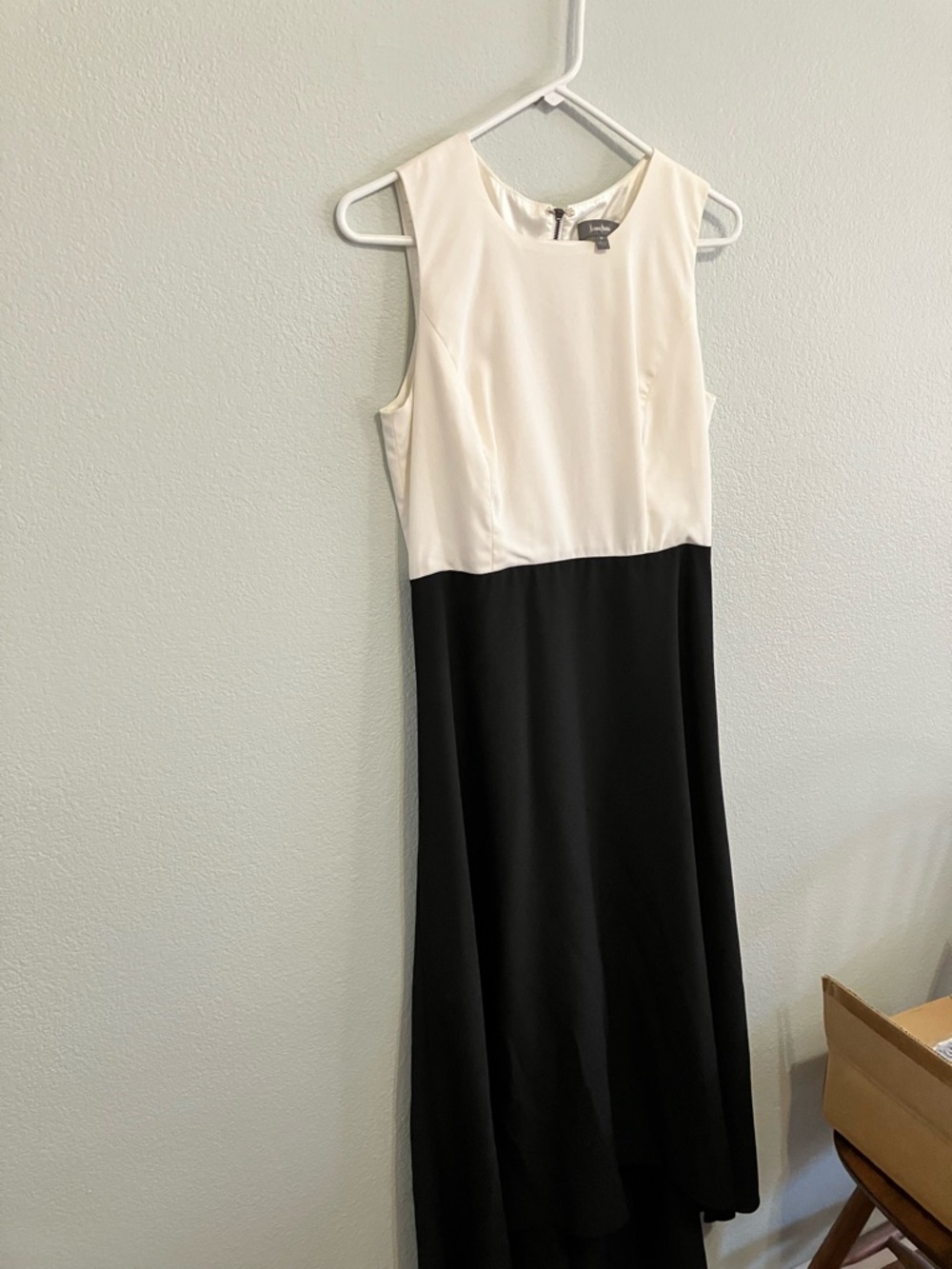Neumann Marcus High-Low Hem Sleeveless White Top Black Skirt Formal Dress